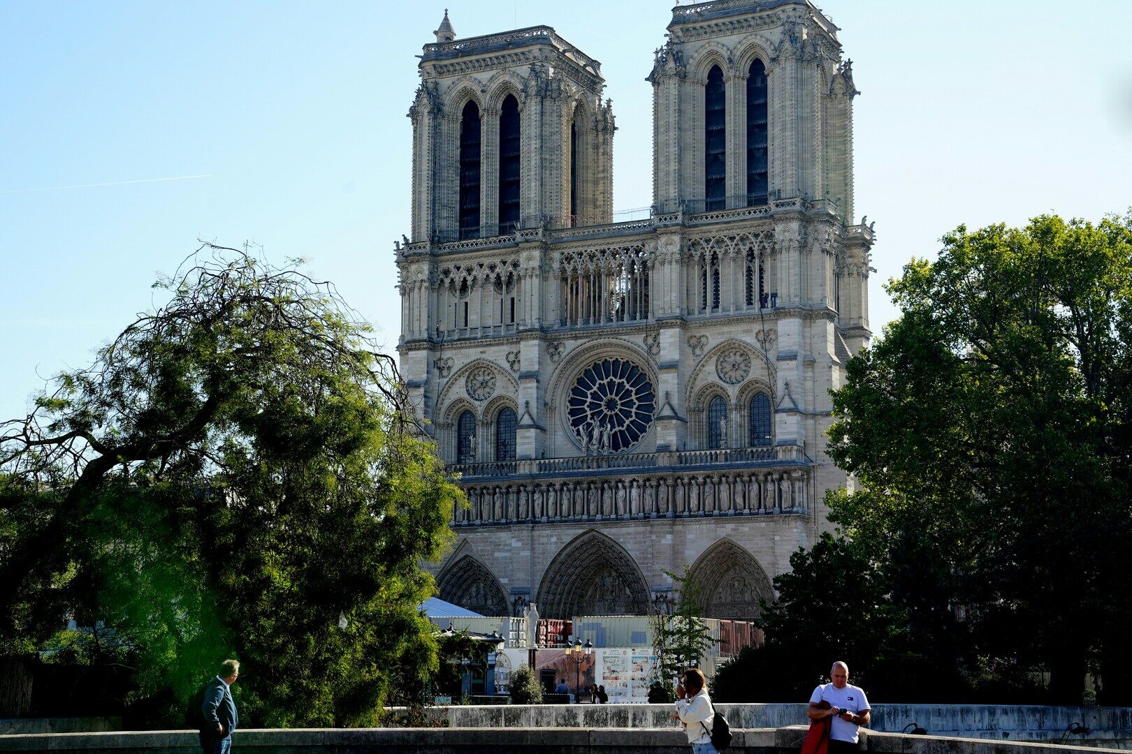 Notre-Dame west facade showing rose window